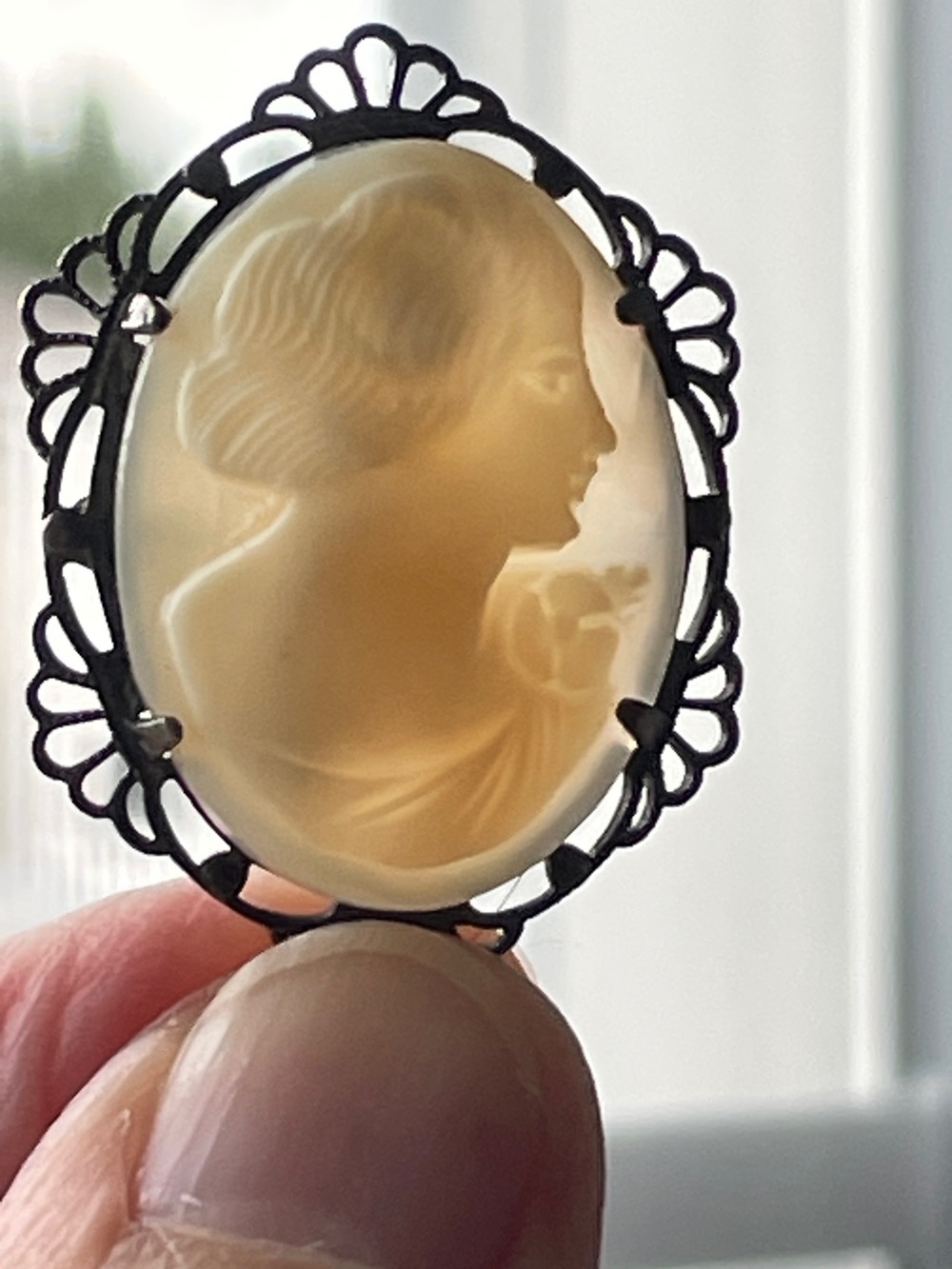 Vintage Sterling Silver Filigree Hand Carved Shell Cameo Brooch 1 1/4”